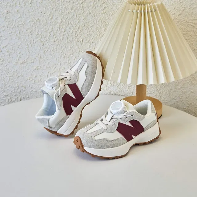 New Balance Beige Noir Retro Runner Layered Suède-Maille Lifestyle Sneakers 15