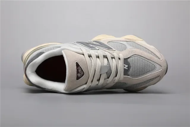 New Balance Chaussures Lifestyle Beige Gris Semelle Intermédiaire Stratifiée Mesh Et Daim 7