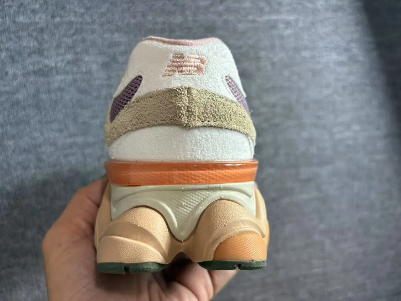 New Balance بيج بينك كعبة متعددة الطبقات وجه علوي مختلط شبكة وسويد سنيكرز سميكة 4