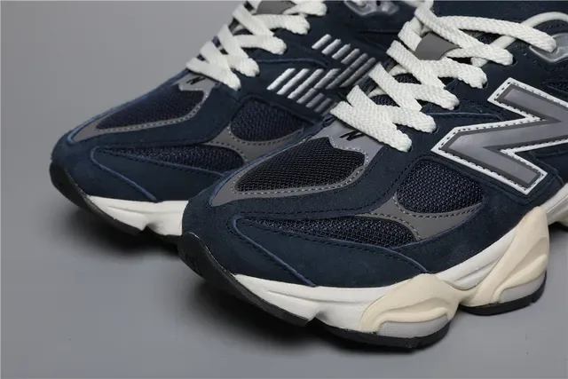 New Balance Navy Beige Chunky Midsole Maille Et Daim Tige Sneakers Lifestyle 4
