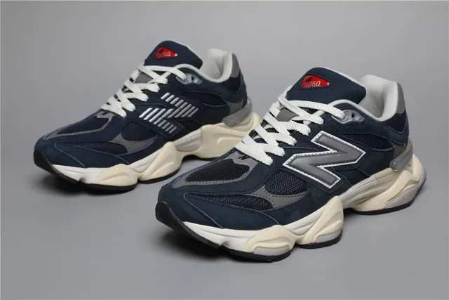 New Balance Navy Beige Chunky Midsole Maille Et Daim Tige Sneakers Lifestyle 5