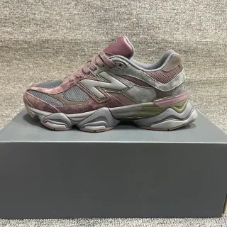 New Balance Chaussures Chunky avec Suela Médiane Sculptée, Upper de Suede-Mesh Mélangé, Rose Gris