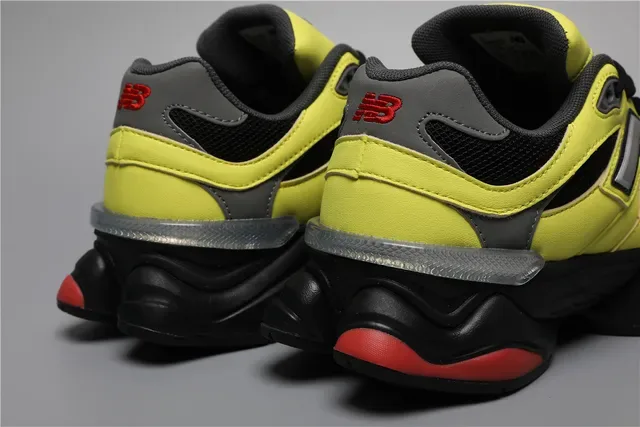 New Balance Jaune Noir Semelle Chunky Maille et Superposition Synthétique Baskets Lifestyle 2