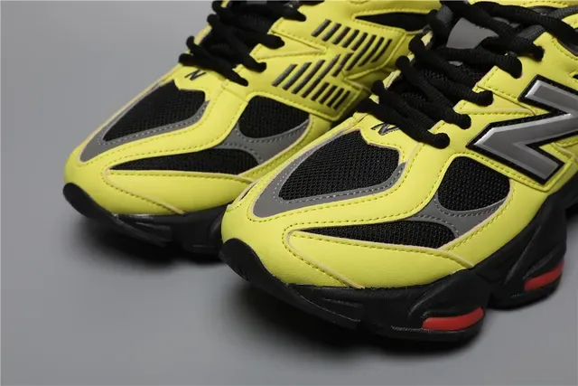 New Balance Jaune Noir Semelle Chunky Maille et Superposition Synthétique Baskets Lifestyle 4