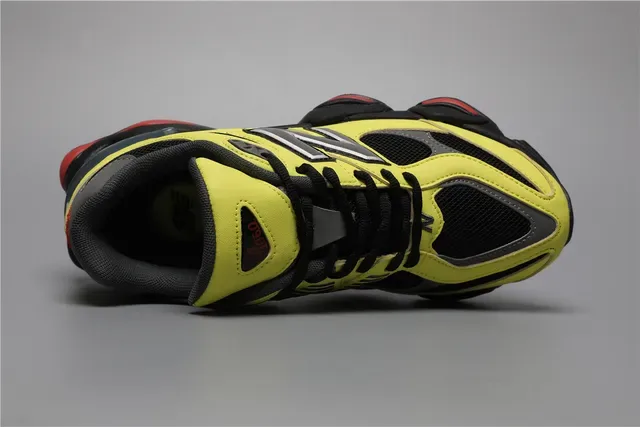 New Balance Jaune Noir Semelle Chunky Maille et Superposition Synthétique Baskets Lifestyle 7