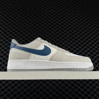 Nike Air Force 1 बेज और नेवी लाइफस्टाइल स्नीकर