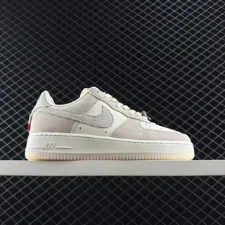 नाइके Air Force 1 बेज टेक्स्चर्ड स्वॉश लाइफस्टाइल स्नीकर
