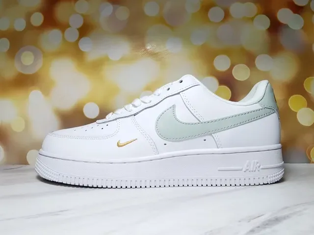 Nike Air Force 1 Branco e Royal Blue Sneakers Lifestyle 4