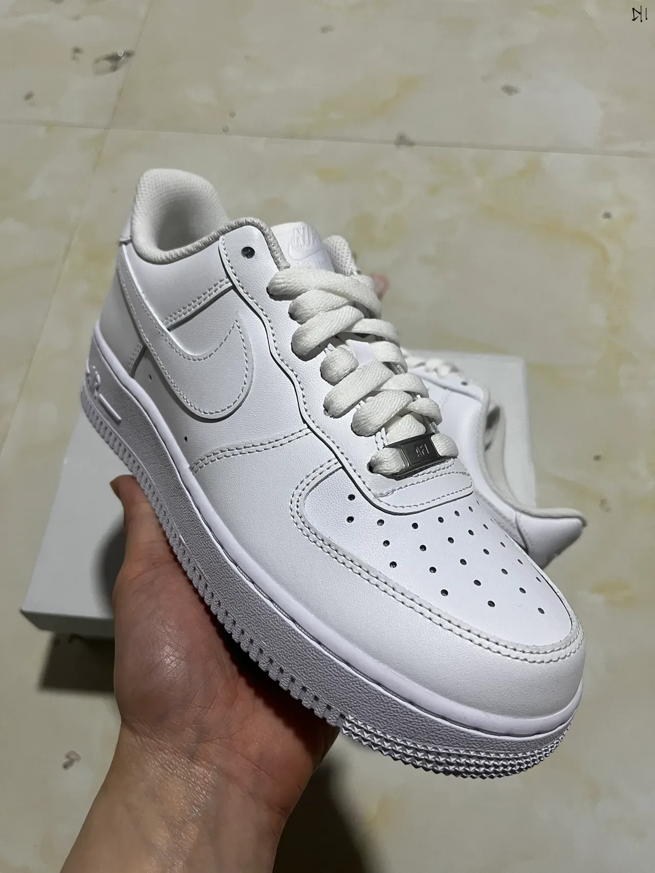 Nike Air Force 1 White Lifestyle Sneakers 2