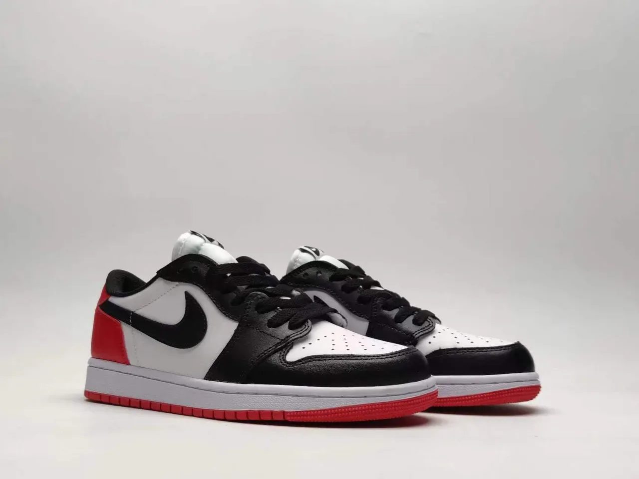Nike Air Jordan 1 Black Red Low-Top Leather Upper Lifestyle Sneakers 4