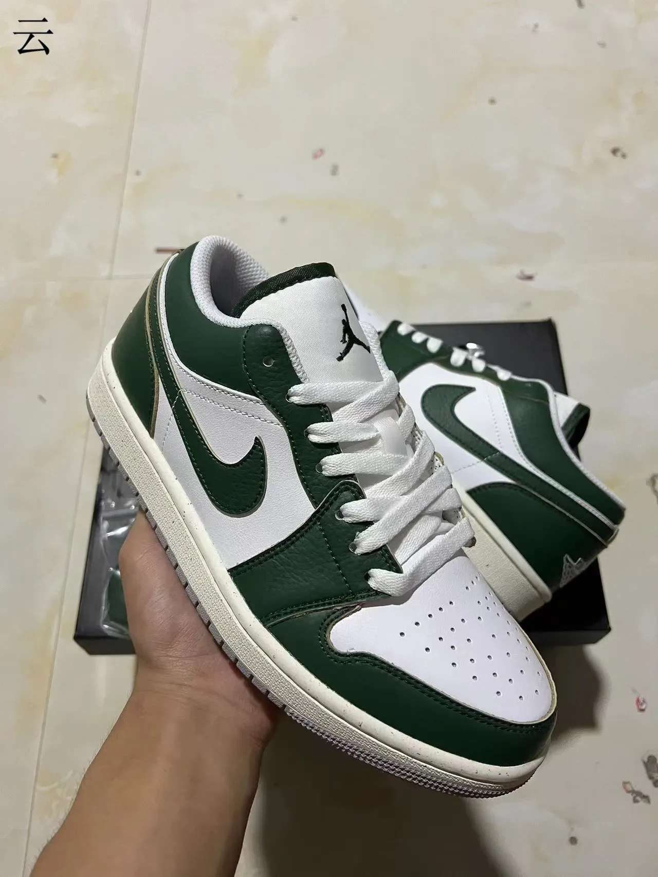 Nike Air Jordan 1 Low أخضر وأبيض سينيكرز لايف ستايل 2