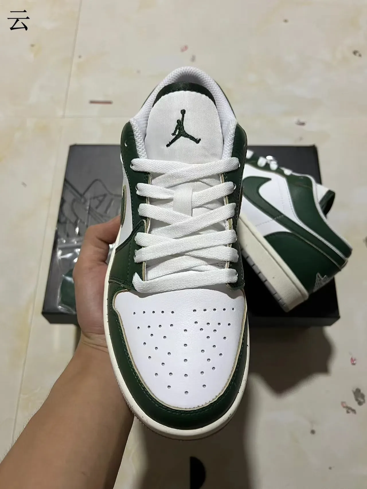 Nike Air Jordan 1 Low أخضر وأبيض سينيكرز لايف ستايل 3