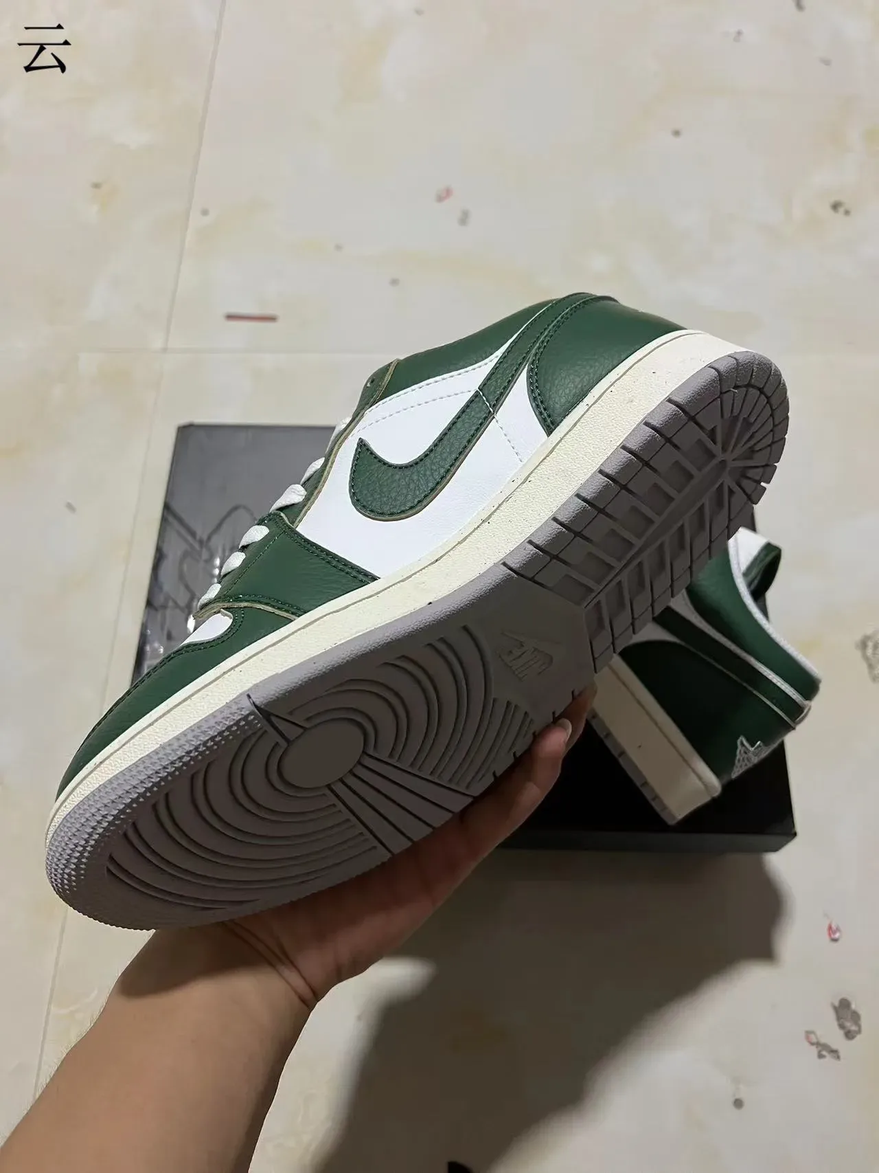 Nike Air Jordan 1 Low أخضر وأبيض سينيكرز لايف ستايل 6