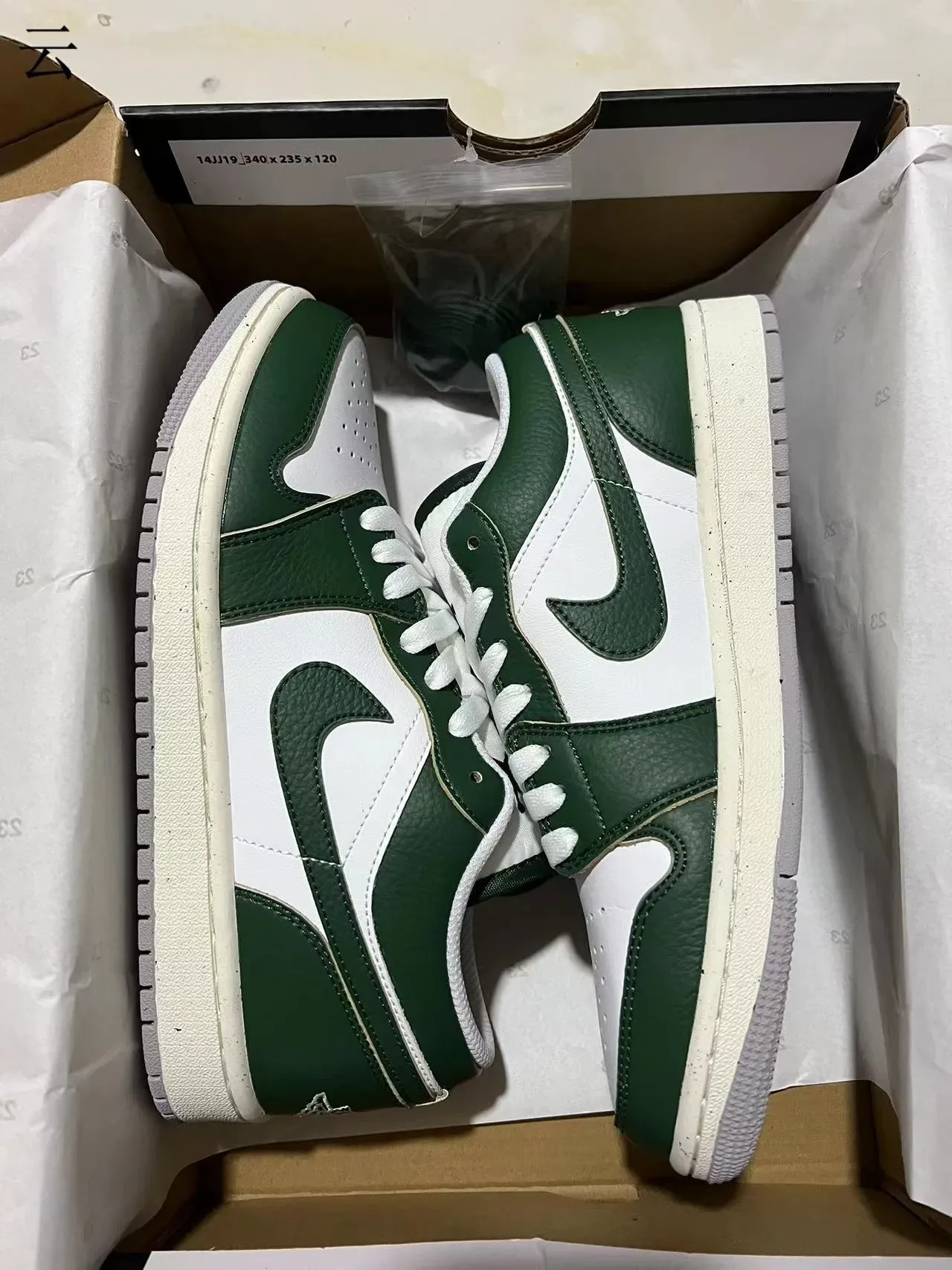 Nike Air Jordan 1 Low أخضر وأبيض سينيكرز لايف ستايل 9