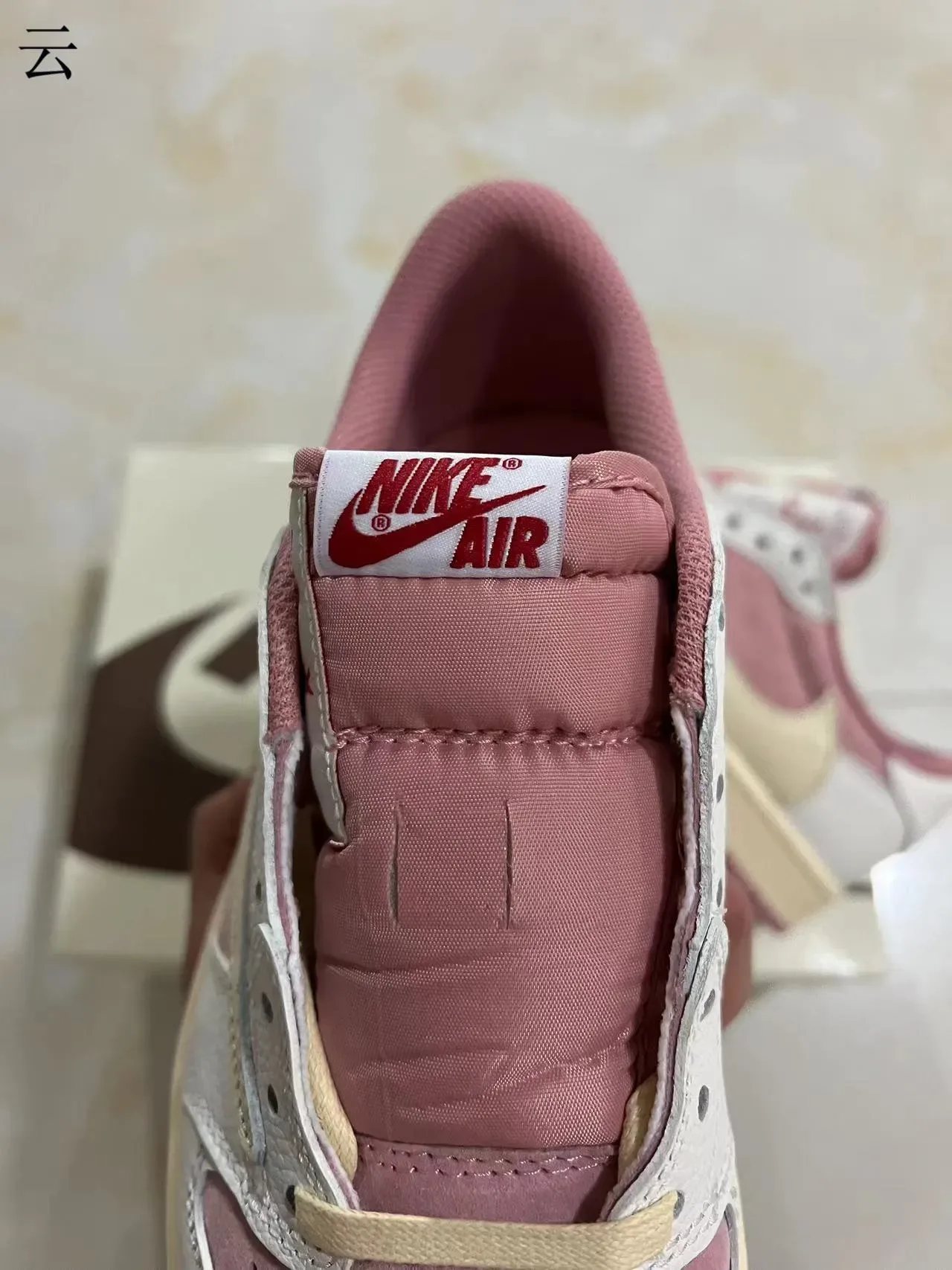 Nike Air Jordan 1 Low Rose et Blanc Lifestyle Sneakers 5