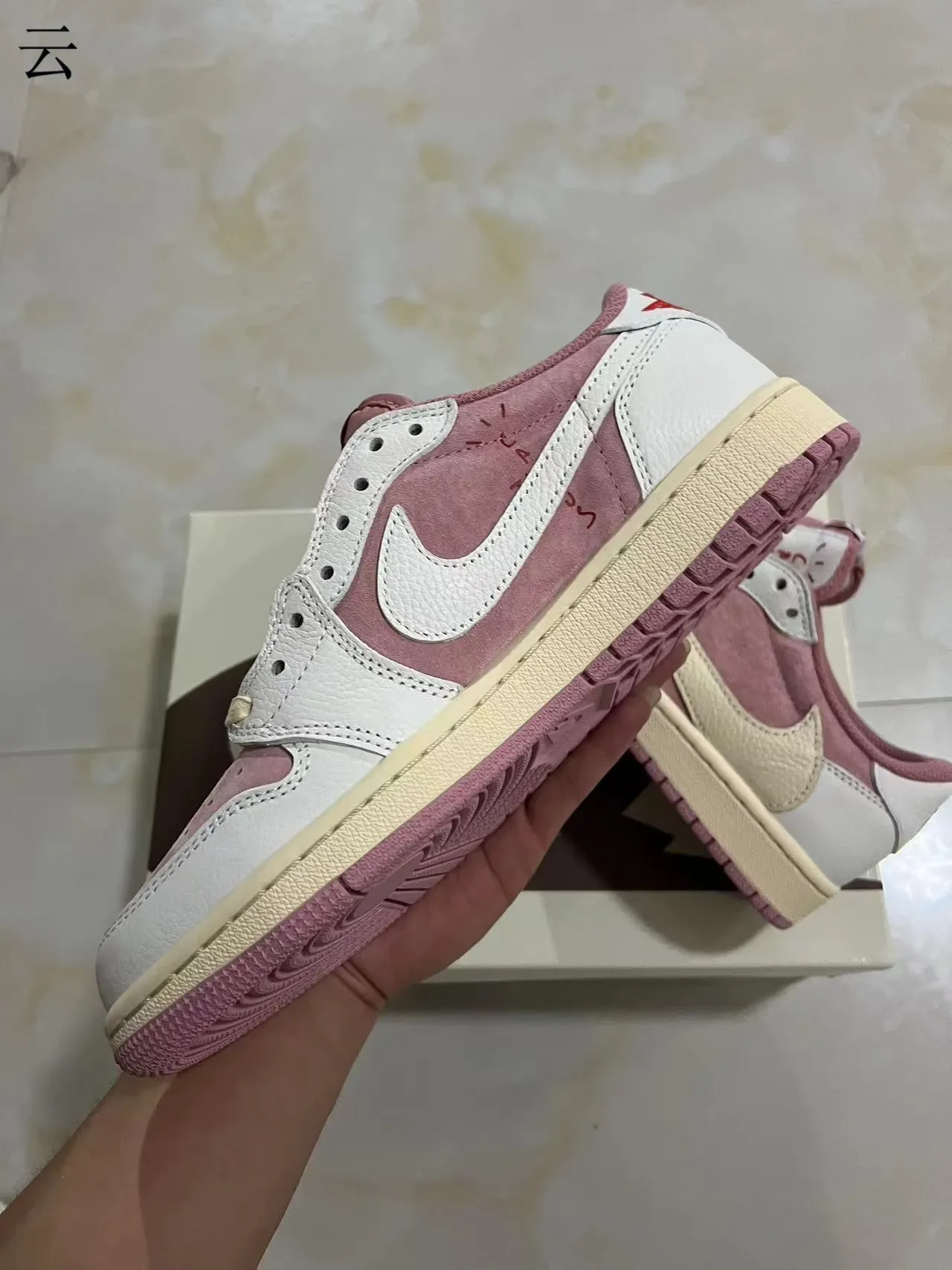 Nike Air Jordan 1 Low Rose et Blanc Lifestyle Sneakers 6