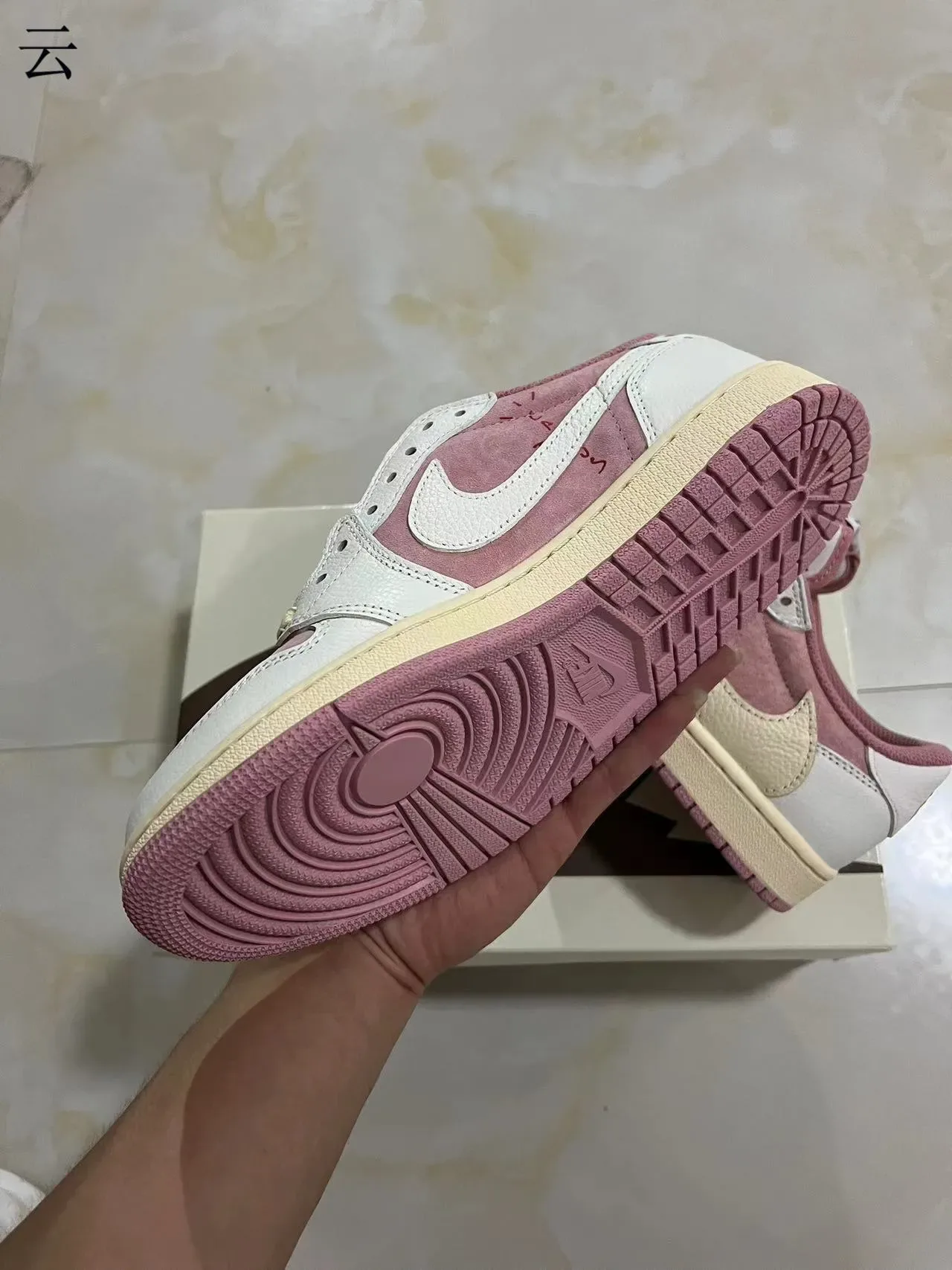 Nike Air Jordan 1 Low Rose et Blanc Lifestyle Sneakers 7