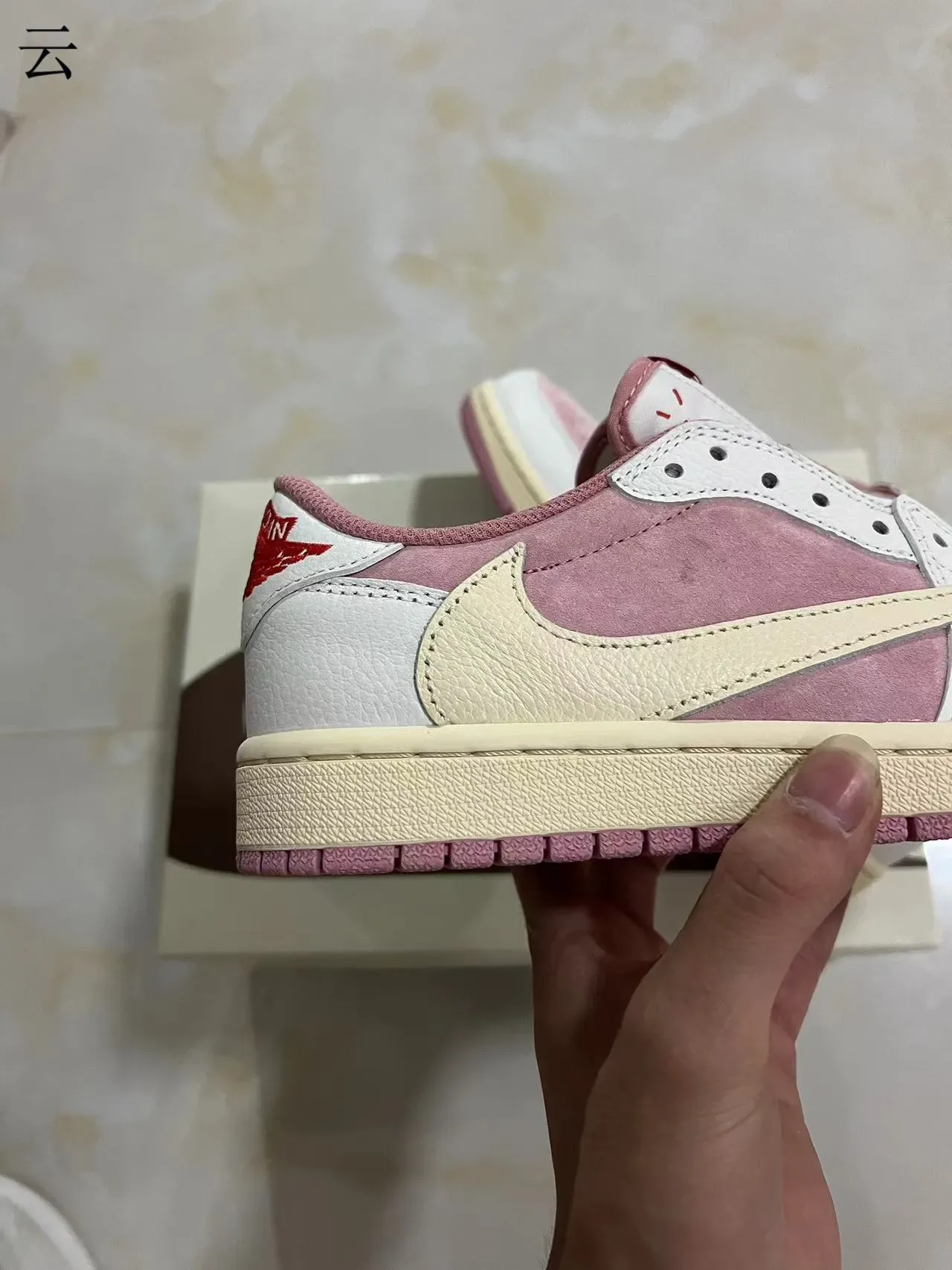 Nike Air Jordan 1 Low Rose et Blanc Lifestyle Sneakers 8