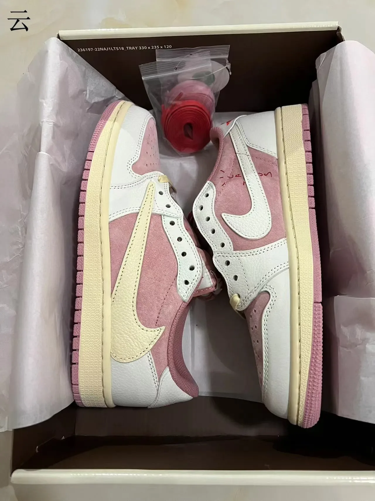 Nike Air Jordan 1 Low Rose et Blanc Lifestyle Sneakers 10