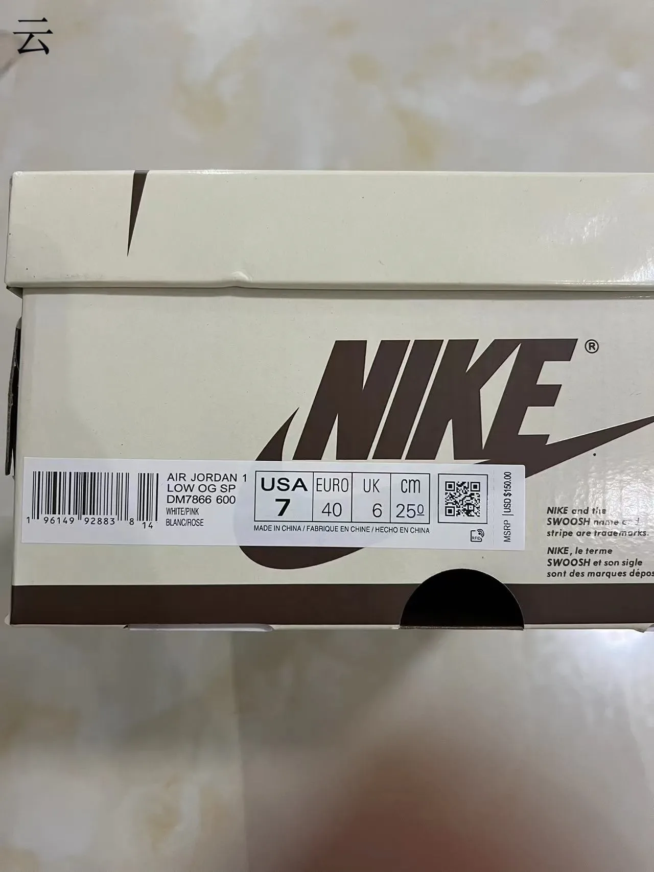 Nike Air Jordan 1 Low Rose et Blanc Lifestyle Sneakers 11