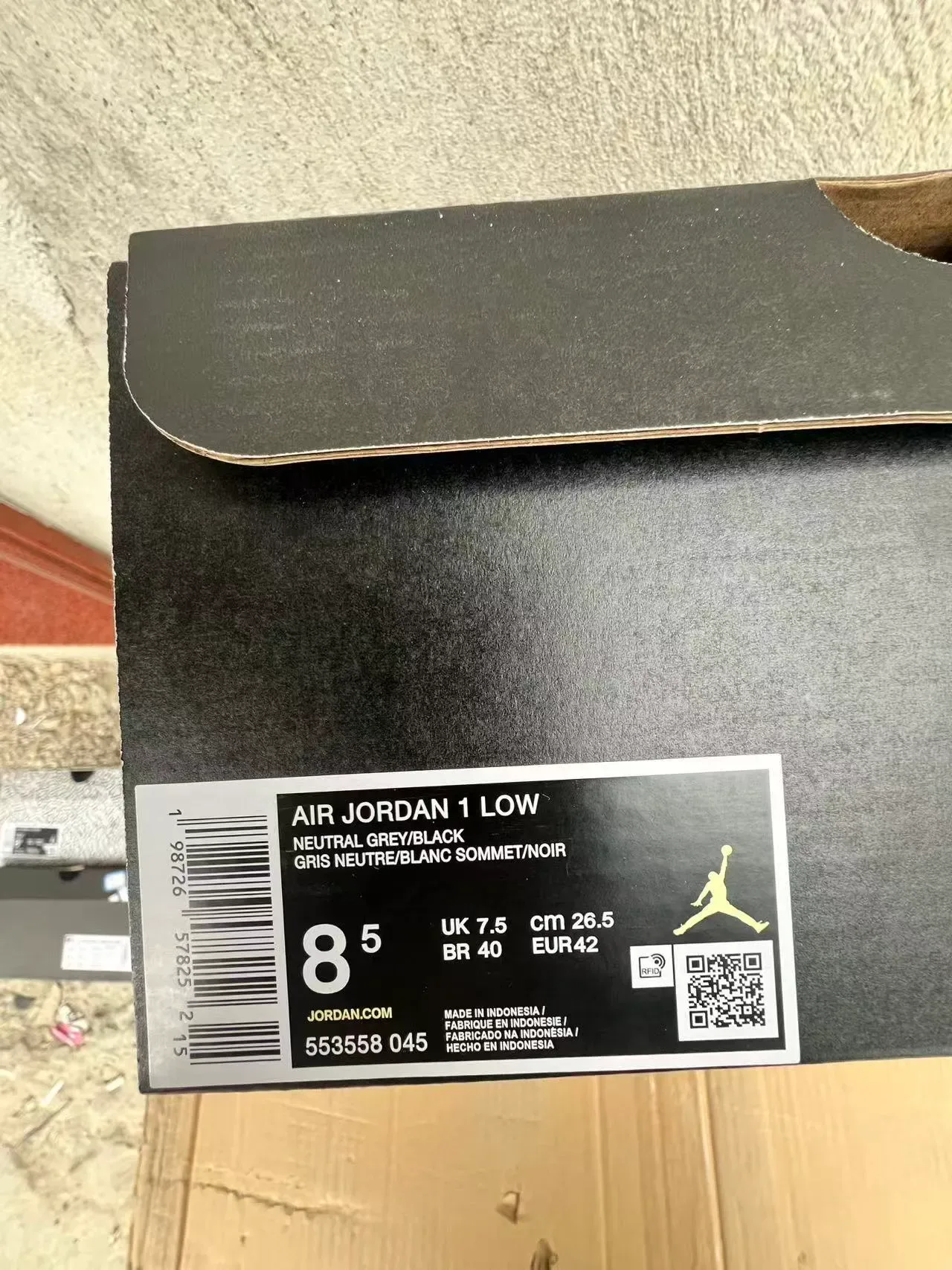Nike Air Jordan 1 Low White Black baskets lifestyle 10