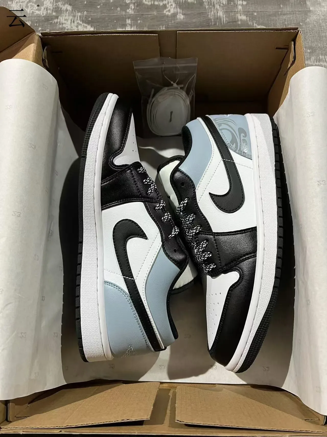 Nike Air Jordan 1 Low White Black Light Gray Wave Lifestyle Sneakers 9