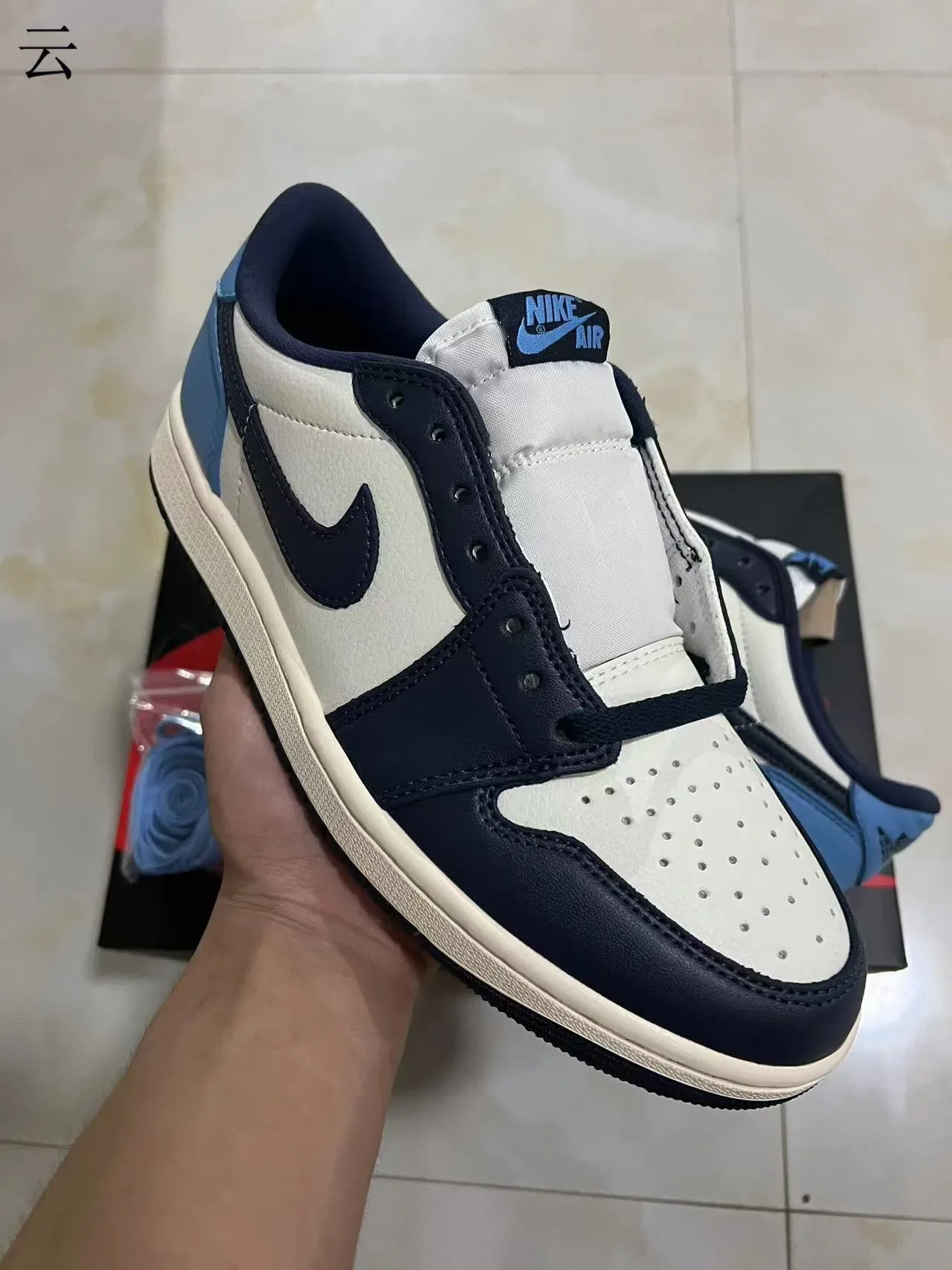 Nike Air Jordan 1 Low Blanc Bleu Marine Bleu Clair Sneakers Lifestyle 2