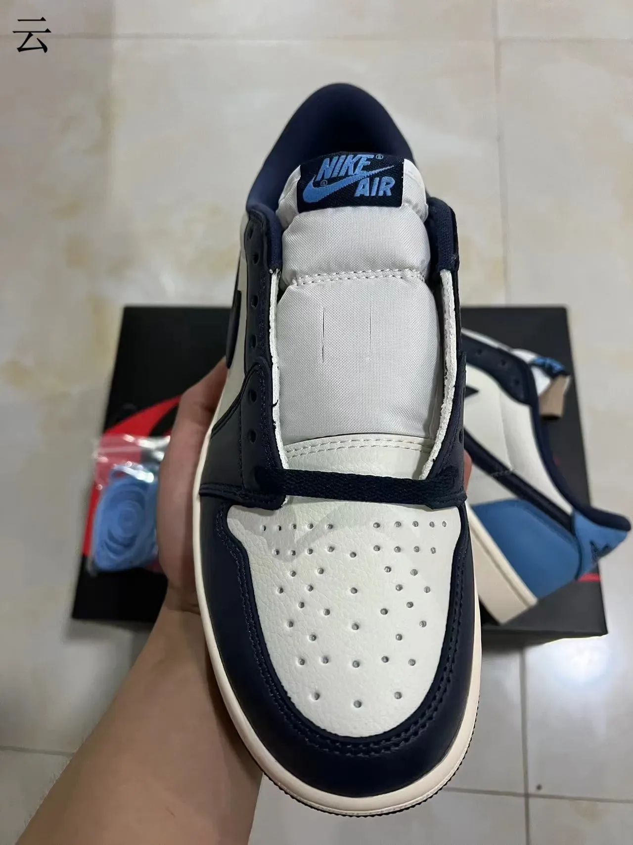 Nike Air Jordan 1 Low Blanc Bleu Marine Bleu Clair Sneakers Lifestyle 3