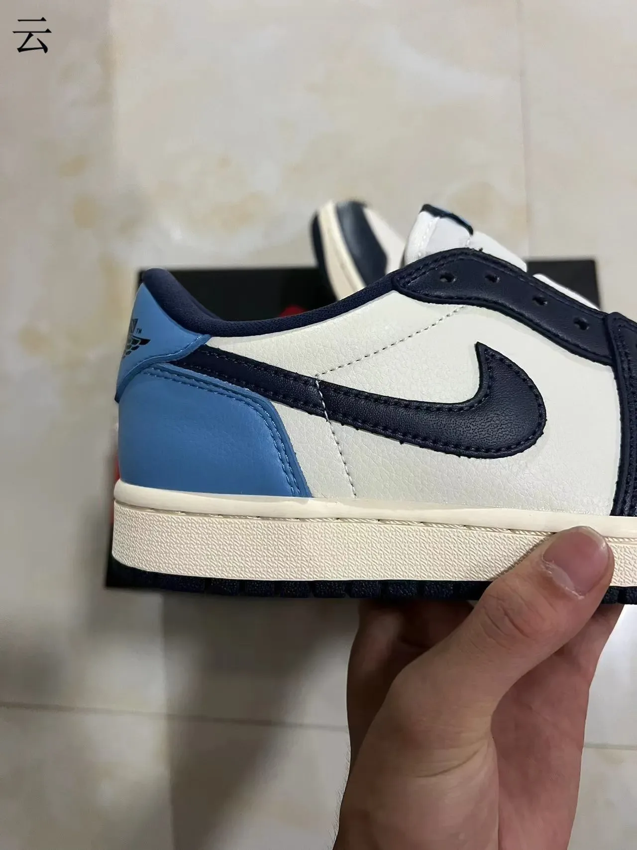 Nike Air Jordan 1 Low Blanc Bleu Marine Bleu Clair Sneakers Lifestyle 7