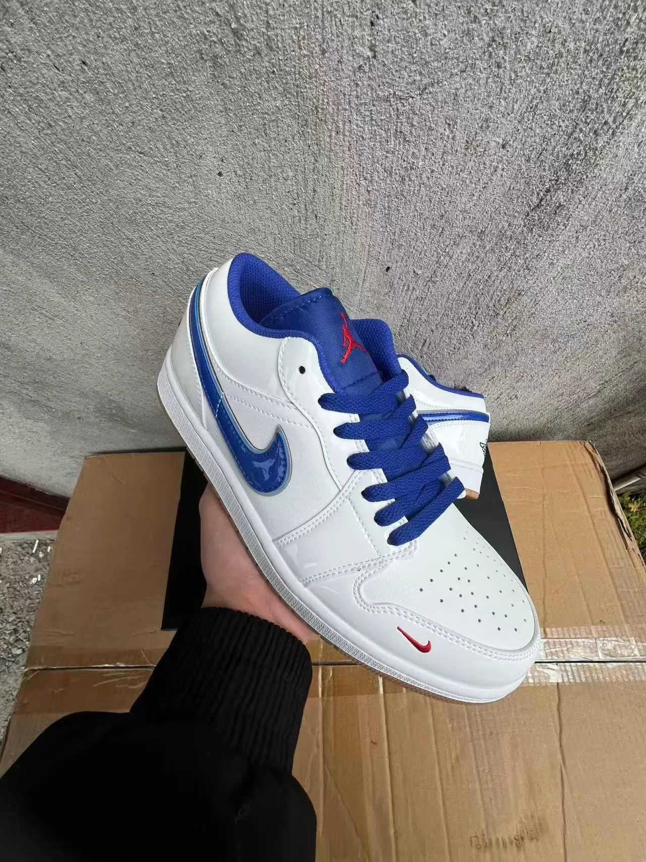 Nike Air Jordan 1 Low Blanc Bleu Royal Gomme Sneakers Lifestyle 2
