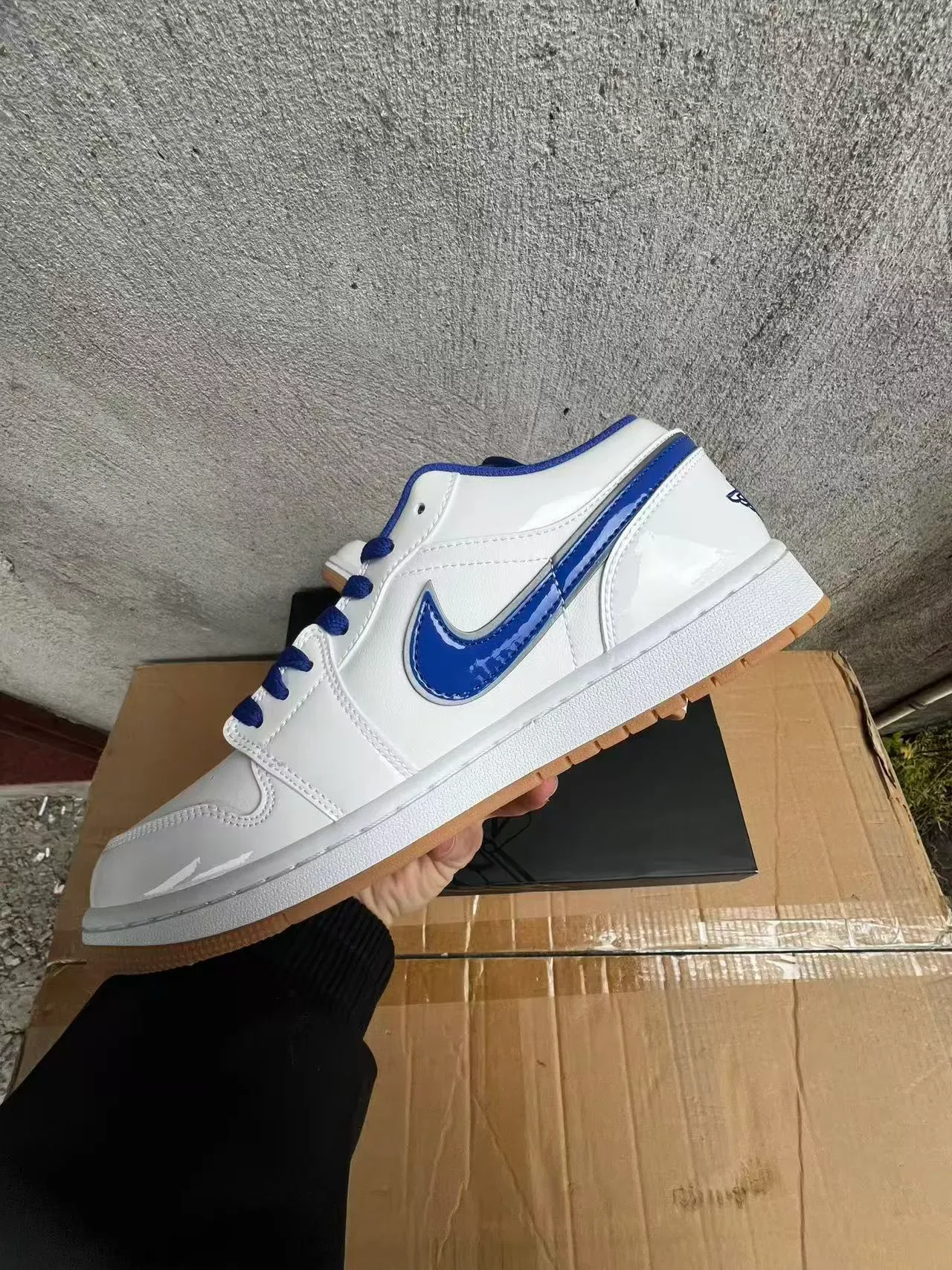 Nike Air Jordan 1 Low Blanc Bleu Royal Gomme Sneakers Lifestyle 5