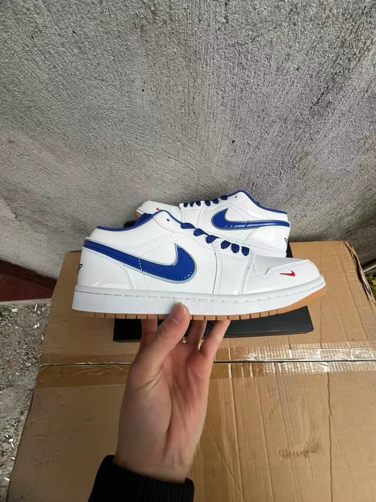 Nike Air Jordan 1 Low Blanc Bleu Royal Gomme Sneakers Lifestyle 7
