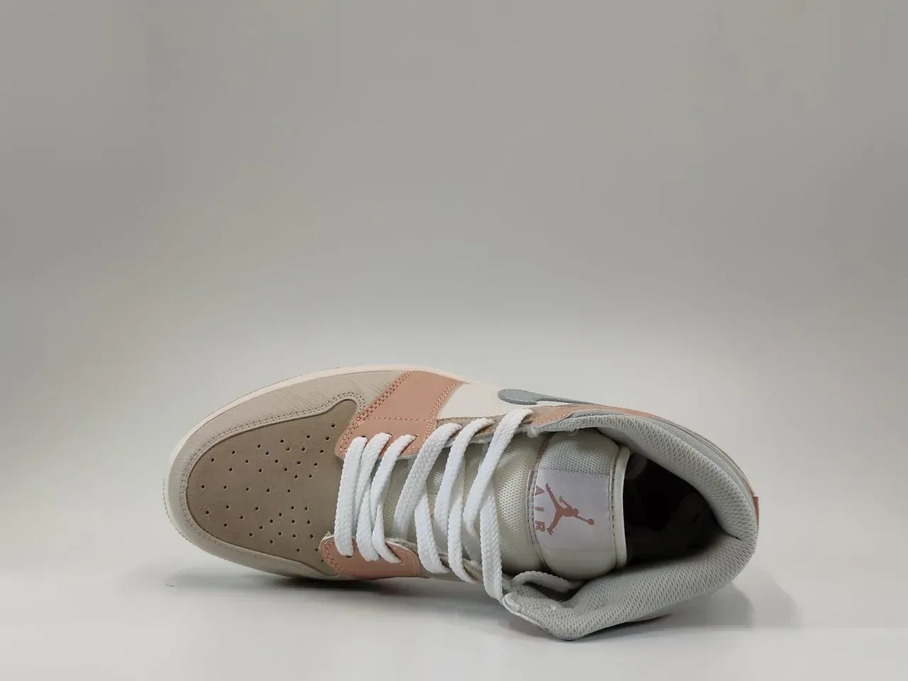 Nike Air Jordan 1 Mid Light Gray and Dusty Rose tênis de basquete 4