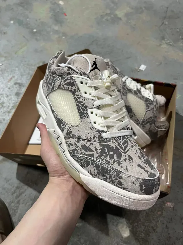 Nike Air Jordan 5 Abstract Print Basketball Shoes 2