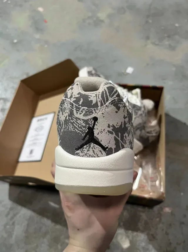 Nike Air Jordan 5 Abstract Print Basketball Shoes 5