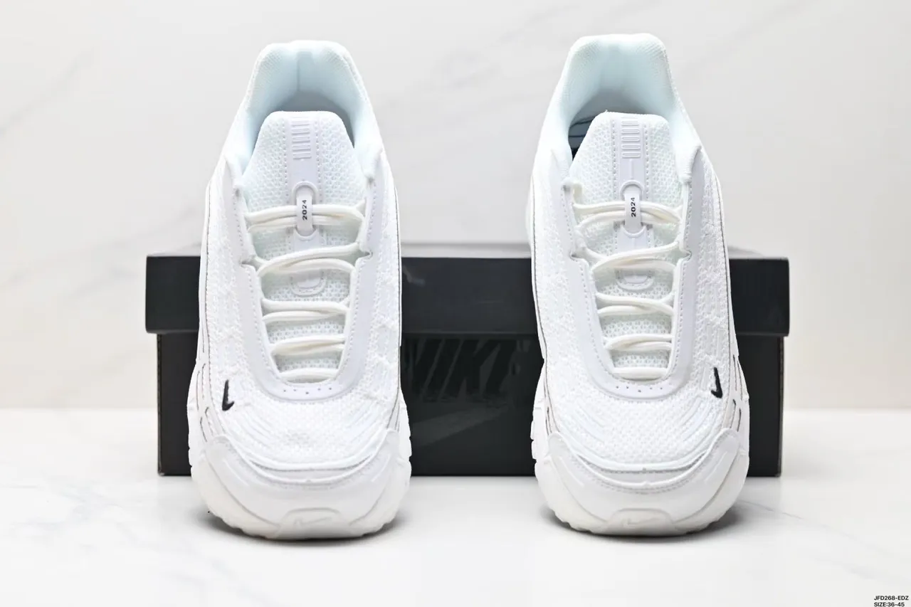 Nike Air Max Plus White Black Lifestyle Sneakers 3