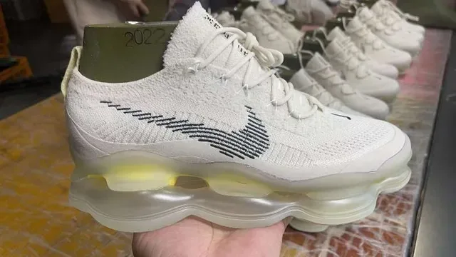 Nike Air VaporMax Plus Beige Yellow Knit Upper Translucent Midsole Lifestyle Sneakers 9