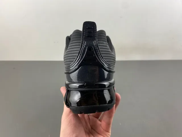 Nike Air VaporMax Plus Black Green Ribbed Engineered Mesh Upper Full-Length Visible Units Lifestyle Sneakers 4