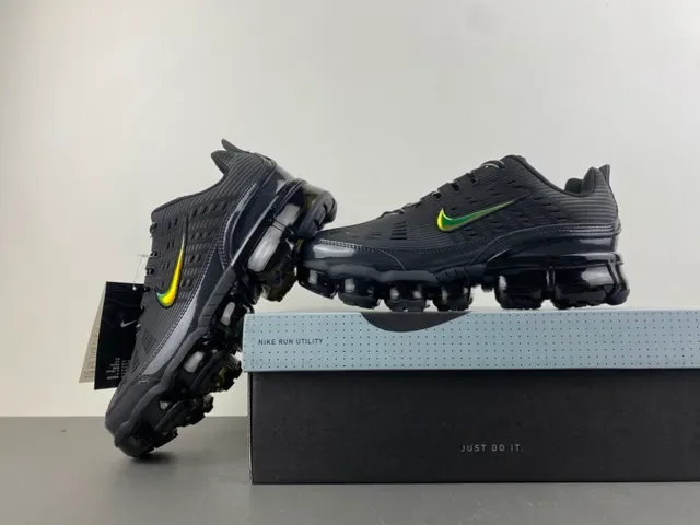 Nike Air VaporMax Plus Black Green Ribbed Engineered Mesh Upper Full-Length Visible Units Lifestyle Sneakers 14