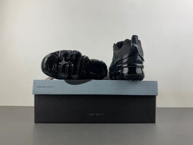 Nike Air VaporMax Plus Black Green Ribbed Engineered Mesh Upper Full-Length Visible Units Lifestyle Sneakers 16