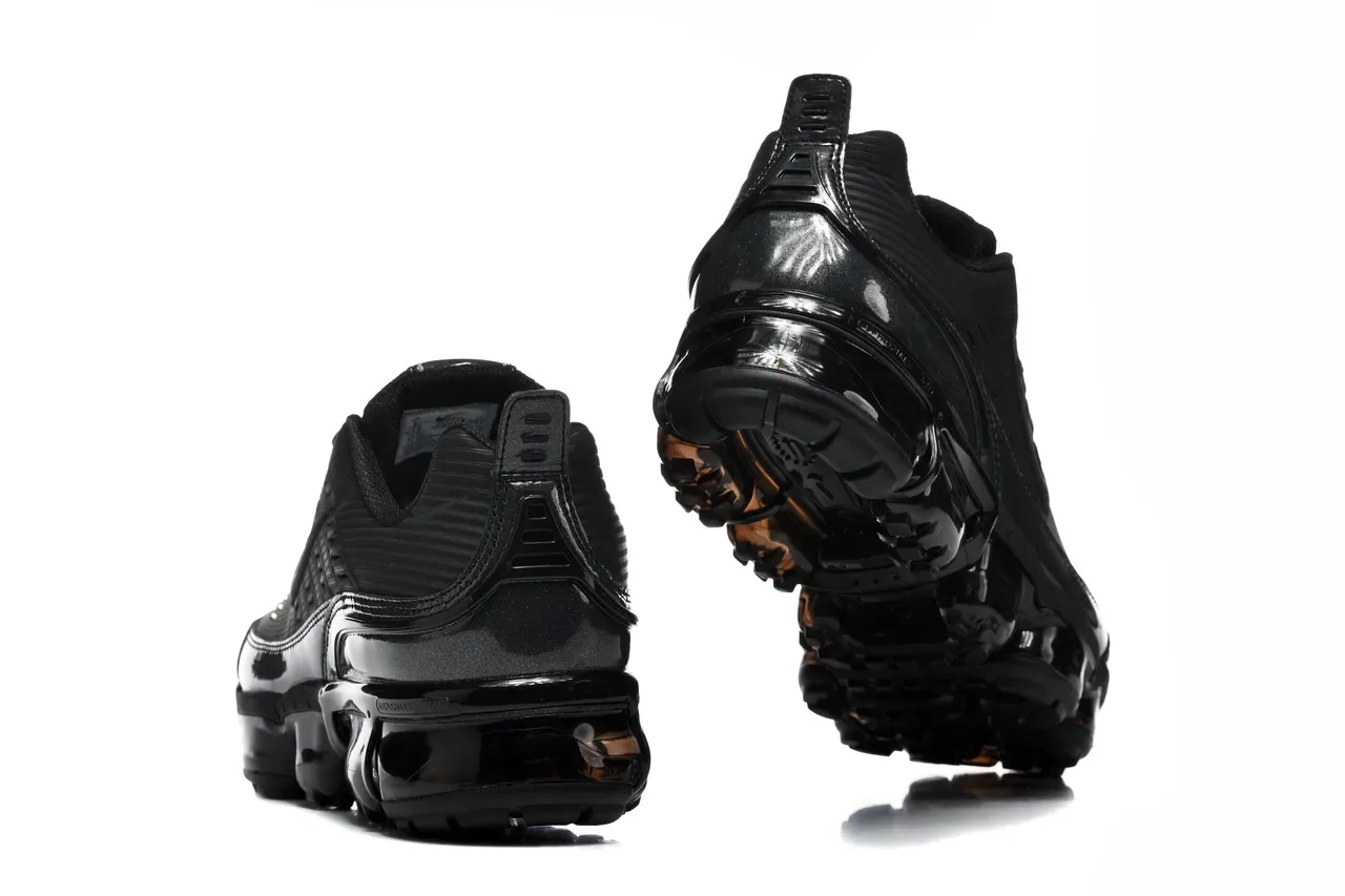 Nike Air VaporMax Plus Black Lifestyle Sneakers 4