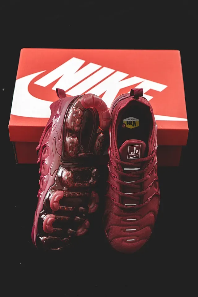 Nike Air VaporMax Plus Maroon Translucent Sole Lifestyle Sneakers 2