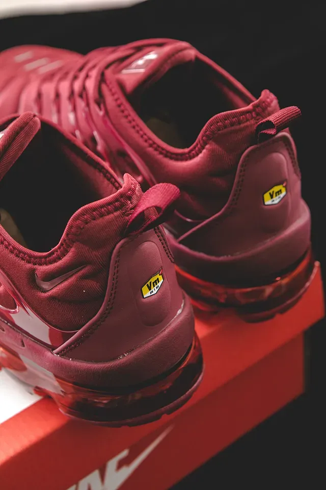 Nike Air VaporMax Plus Maroon Translucent Sole Lifestyle Sneakers 3