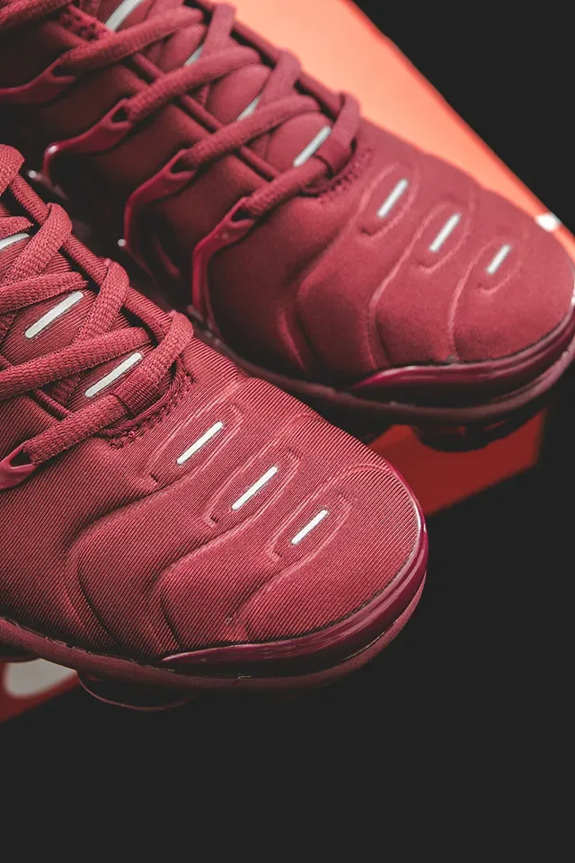 Nike Air VaporMax Plus Maroon Translucent Sole Lifestyle Sneakers 4