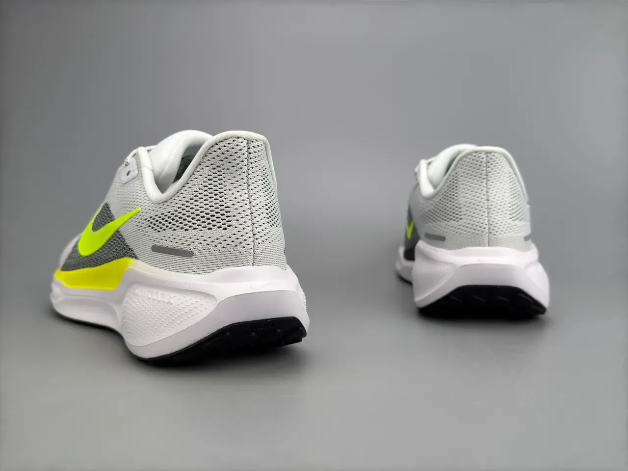 Nike Air Zoom Pegasus blancas y amarillas upper malla engineered rayas neón zapatillas de running 4