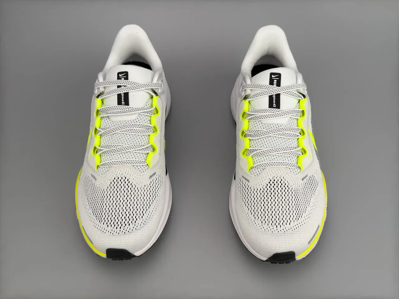 Nike Air Zoom Pegasus blancas y amarillas upper malla engineered rayas neón zapatillas de running 9