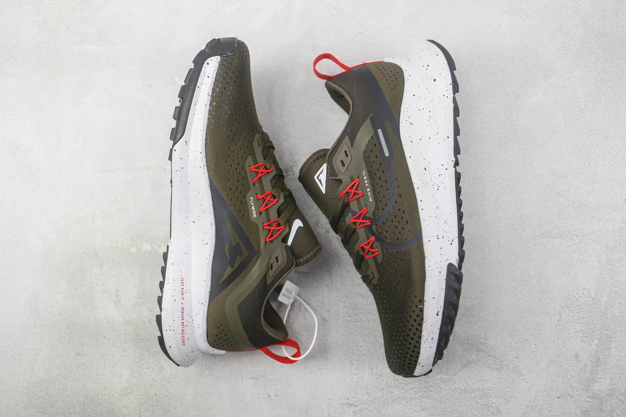 Nike Army Green Red Knit Mesh Upper Speckled White Midsole Chaussures de course 2