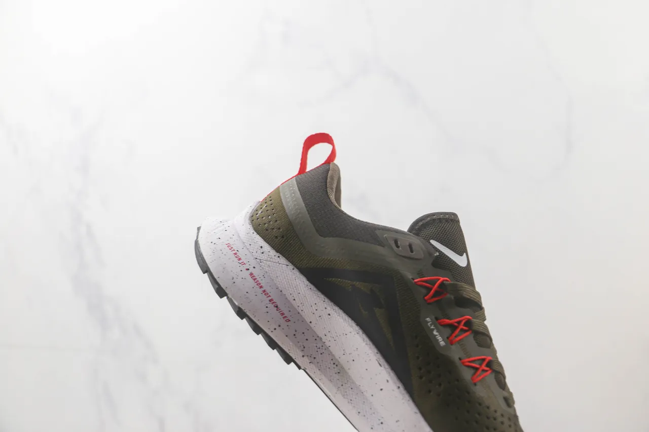 Nike Army Green Red Knit Mesh Upper Speckled White Midsole Chaussures de course 5