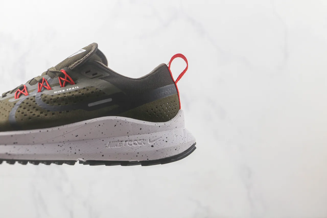 Nike Army Green Red Knit Mesh Upper Speckled White Midsole Chaussures de course 7