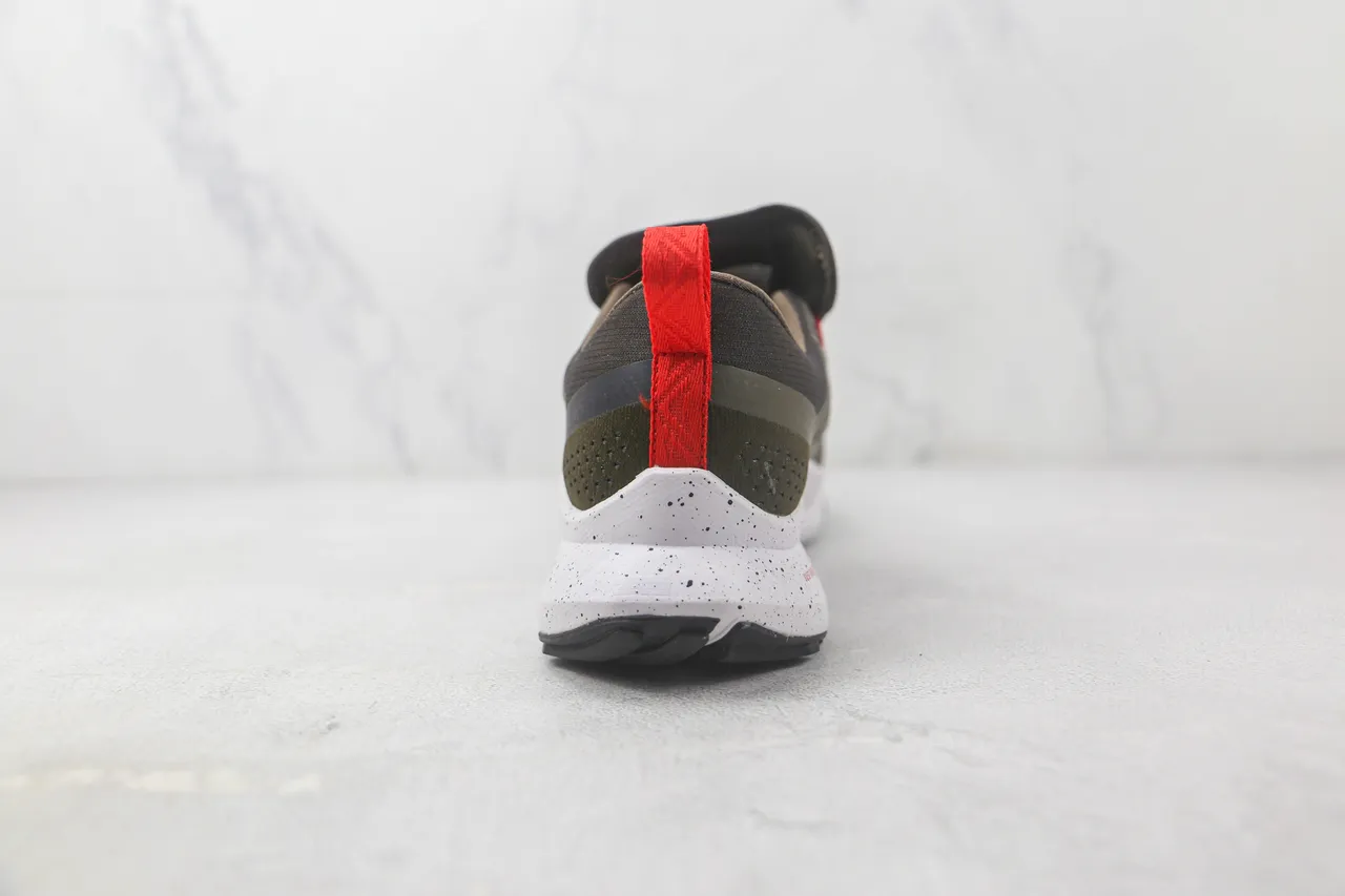 Nike Army Green Red Knit Mesh Upper Speckled White Midsole Chaussures de course 9